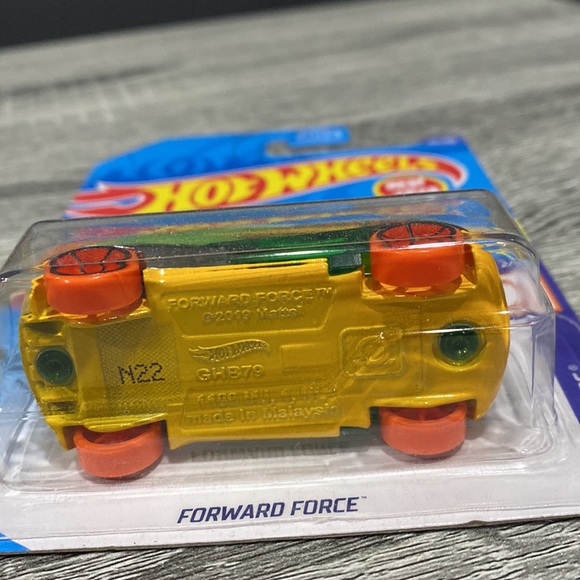 Hot Wheels | Track Stars #2 of 5: Forward Force Car - 1:64 Scale Die Cast - Picture 6 of 9